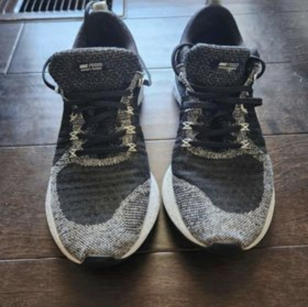 Nike tennis shoes